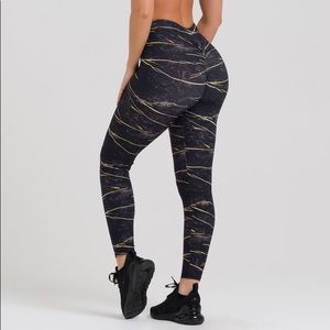 Tiger’s Eye V-Cut Scrunch Leggings